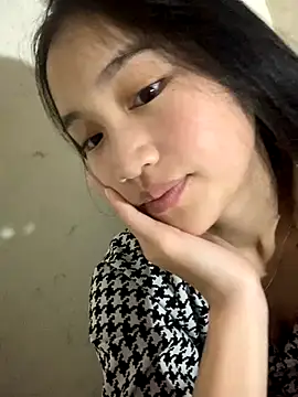 Snapshot of -Lie-06 chatting on 11-08-25, 11:52 -Lie-06 online show from 11-08-25, 11:52