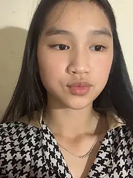 Snapshot of -Lie-06 chatting on 10-10-25, 07:42 -Lie-06 online show from 10-10-25, 07:42