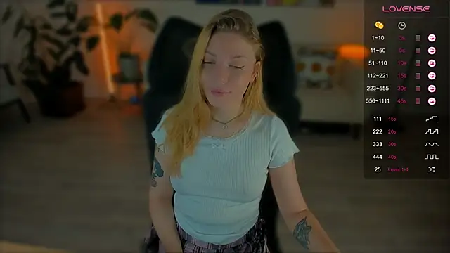 Snapshot of fairy_lele chatting on 06-18-26, 02:32 fairy lele online show from 06-18-26, 02:32