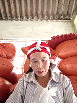 me-cute online show from 11-17-25, 02:15