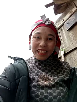 me-cute online show from 11-24-25, 01:38