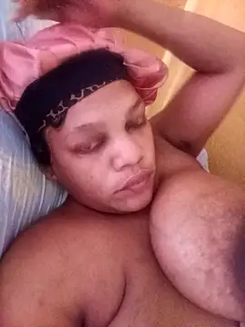 Snapshot of HappygalTheQueen chatting on 12-15-25, 02:56 HappygalTheQueen online show from 12-15-25, 02:56