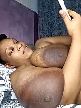 Snapshot of HappygalTheQueen chatting on 02-15-26, 06:18 HappygalTheQueen online show from 02-15-26, 06:18