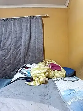 Snapshot of HappygalTheQueen chatting on 12-20-25, 06:22 HappygalTheQueen online show from 12-20-25, 06:22