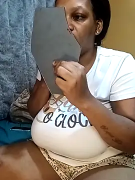 Snapshot of HappygalTheQueen chatting on 11-22-25, 07:46 HappygalTheQueen online show from 11-22-25, 07:46