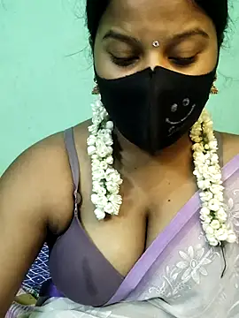 Snapshot of Shneeha_le chatting on 10-27-25, 06:09 Shneeha le online show from 10-27-25, 06:09