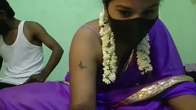 Snapshot of Shneeha_le chatting on 10-07-25, 02:18 Shneeha le online show from 10-07-25, 02:18