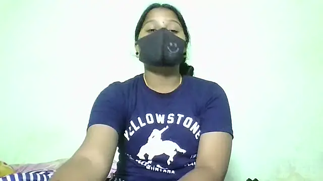 Snapshot of Shneeha_le chatting on 10-28-25, 01:54 Shneeha le online show from 10-28-25, 01:54