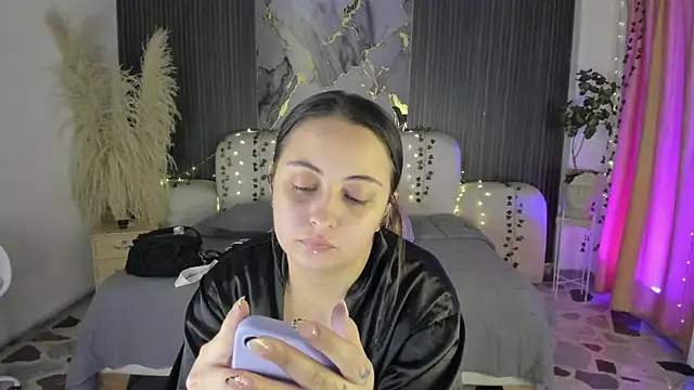 SarahCastro1  online show from 04-04-26, 04:08