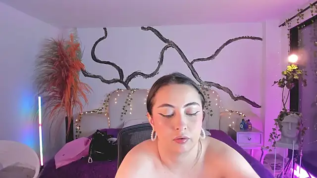 SarahCastro1  online show from 10-13-25, 04:14