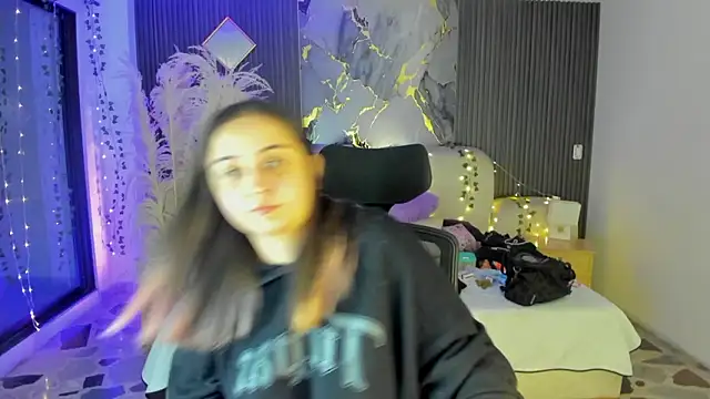 SarahCastro1  online show from 02-07-26, 04:09