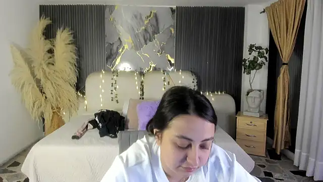 SarahCastro1  online show from 04-18-26, 03:53