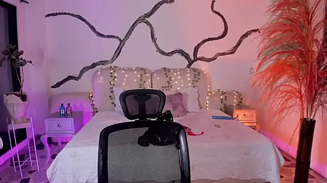 SarahCastro1  online show from 09-29-25, 04:30