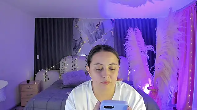 SarahCastro1  online show from 04-02-26, 04:19