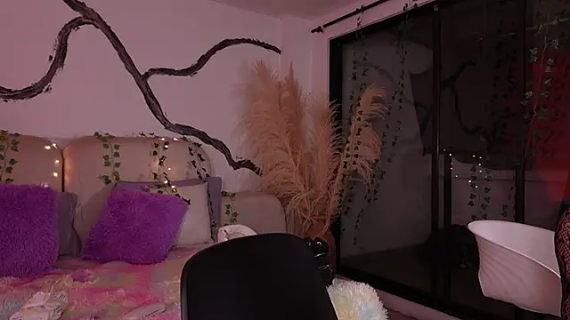 SarahCastro1  online show from 12-14-25, 05:02