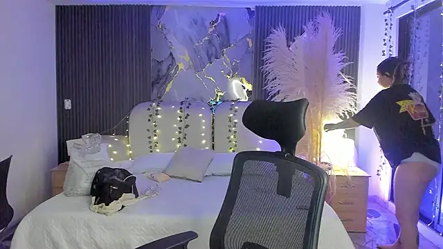 SarahCastro1  online show from 02-28-26, 04:01