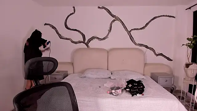 SarahCastro1  online show from 09-22-25, 03:23