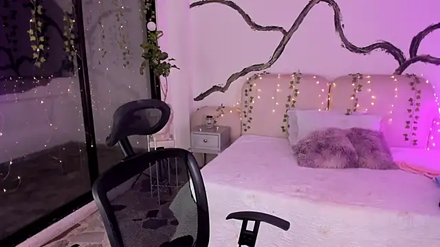 SarahCastro1  online show from 11-13-25, 04:38