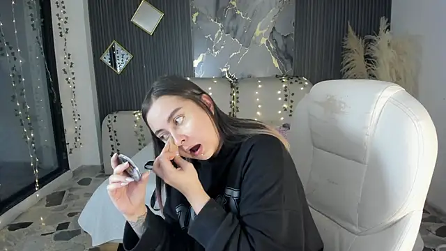 SarahCastro1  online show from 01-09-26, 04:19