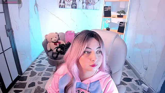 SarahCastro1  online show from 10-22-25, 04:45