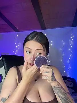 Snapshot of SarahCastro1_ chatting on 05-18-26, 04:07 SarahCastro1 online show from 05-18-26, 04:07