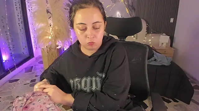 SarahCastro1  online show from 02-26-26, 04:12