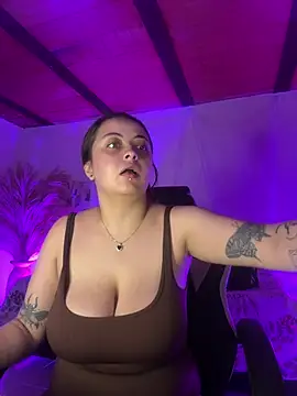 Snapshot of SarahCastro1_ chatting on 04-30-26, 11:20 SarahCastro1 online show from 04-30-26, 11:20