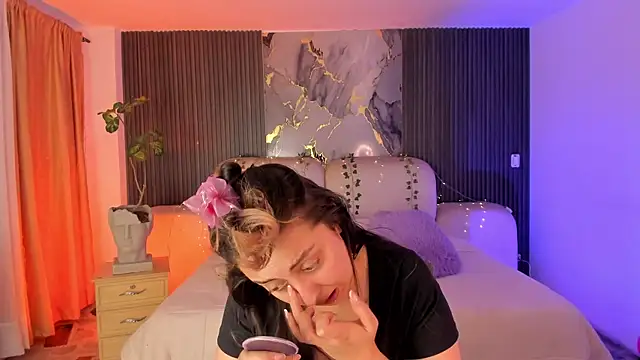 SarahCastro1  online show from 06-16-26, 04:12