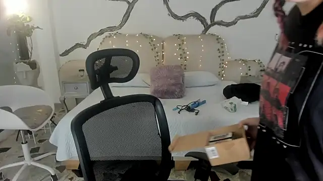 SarahCastro1  online show from 11-07-25, 04:06