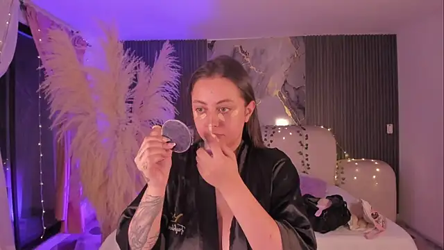 SarahCastro1  online show from 03-26-26, 05:50