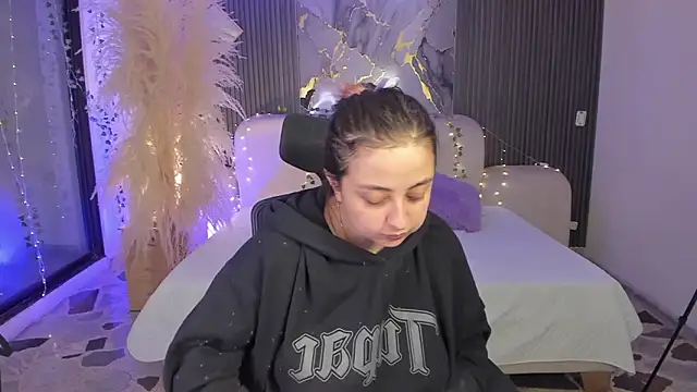 SarahCastro1  online show from 03-07-26, 04:19