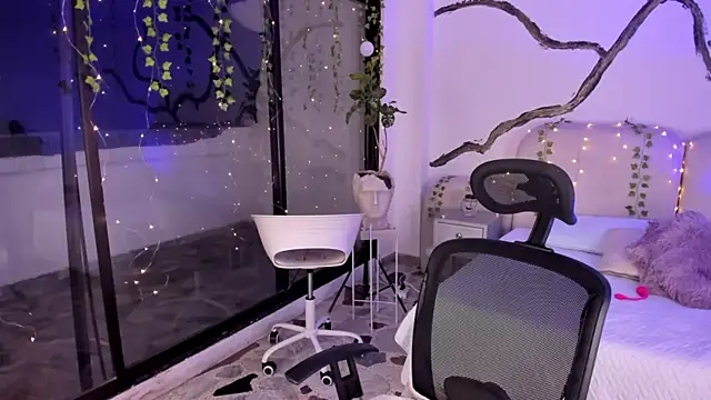 SarahCastro1  online show from 11-08-25, 05:00