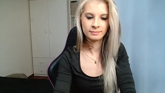 Snapshot of KristineGlow chatting on 06-08-26, 02:17 KristineGlow online show from 06-08-26, 02:17