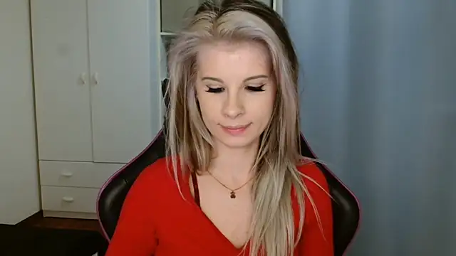 Snapshot of KristineGlow chatting on 03-22-26, 07:15 KristineGlow online show from 03-22-26, 07:15