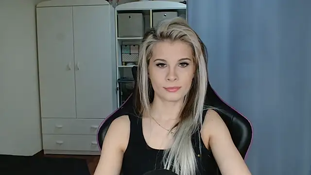 Snapshot of KristineGlow chatting on 04-22-26, 06:20 KristineGlow online show from 04-22-26, 06:20