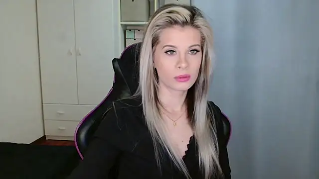 Snapshot of KristineGlow chatting on 03-03-26, 07:15 KristineGlow online show from 03-03-26, 07:15