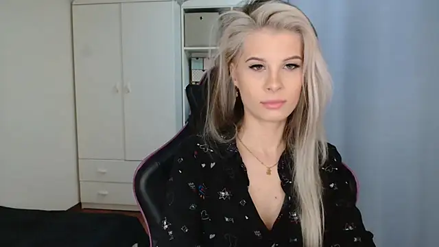 Snapshot of KristineGlow chatting on 04-07-26, 06:26 KristineGlow online show from 04-07-26, 06:26