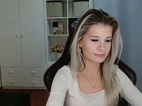 KristineGlow online show from 12-19-25, 07:27