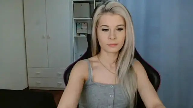 Snapshot of KristineGlow chatting on 04-24-26, 06:15 KristineGlow online show from 04-24-26, 06:15