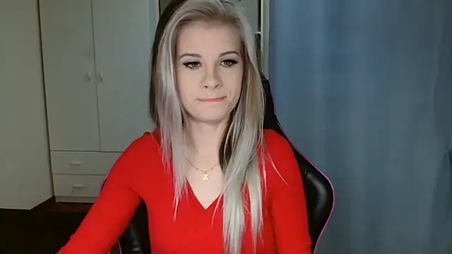 Snapshot of KristineGlow chatting on 03-22-26, 07:10 KristineGlow online show from 03-22-26, 07:10