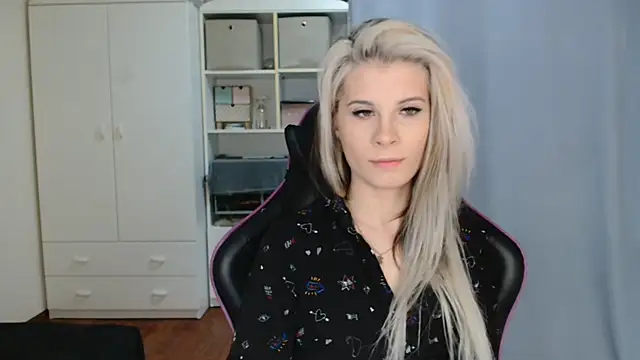 Snapshot of KristineGlow chatting on 04-20-26, 06:16 KristineGlow online show from 04-20-26, 06:16
