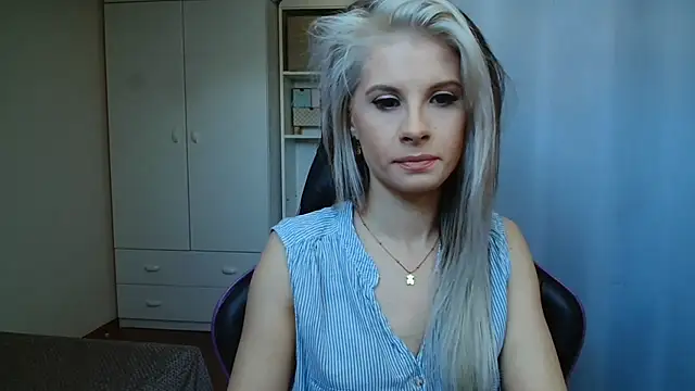 Snapshot of KristineGlow chatting on 05-22-26, 06:22 KristineGlow online show from 05-22-26, 06:22