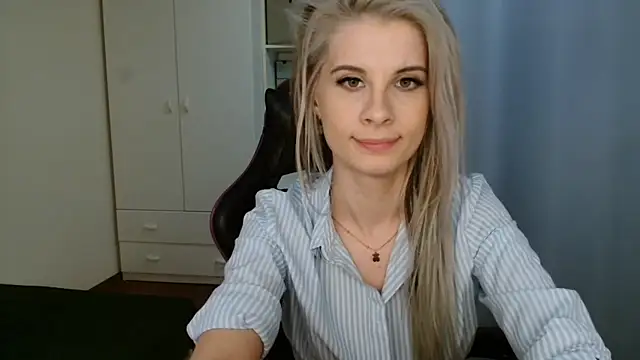 Snapshot of KristineGlow chatting on 05-27-26, 06:26 KristineGlow online show from 05-27-26, 06:26