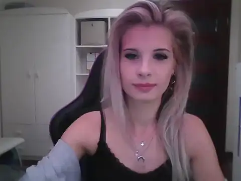 KristineGlow online show from 10-01-25, 02:21