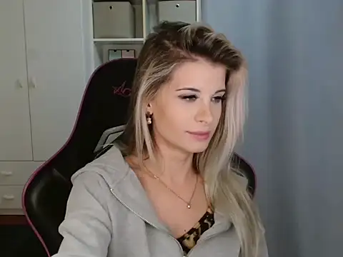 KristineGlow online show from 12-18-25, 07:18