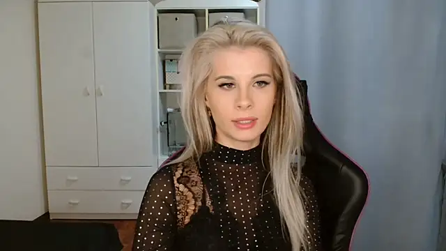 Snapshot of KristineGlow chatting on 03-30-26, 06:20 KristineGlow online show from 03-30-26, 06:20