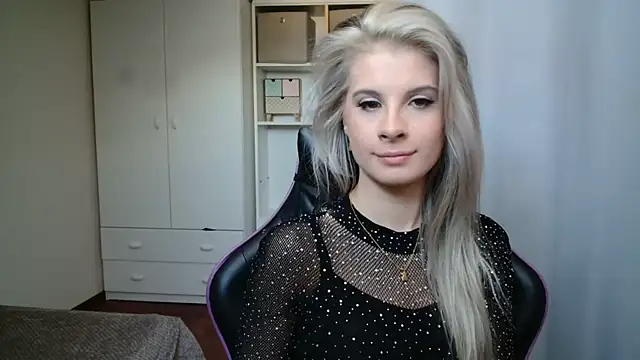 Snapshot of KristineGlow chatting on 05-25-26, 06:23 KristineGlow online show from 05-25-26, 06:23