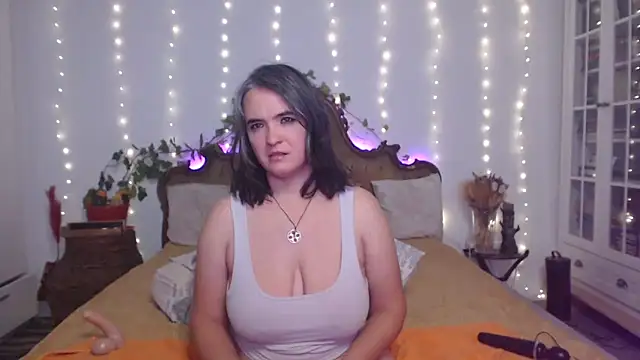 Snapshot of SilkenSin chatting on 10-04-25, 02:29 SilkenSin online show from 10-04-25, 02:29