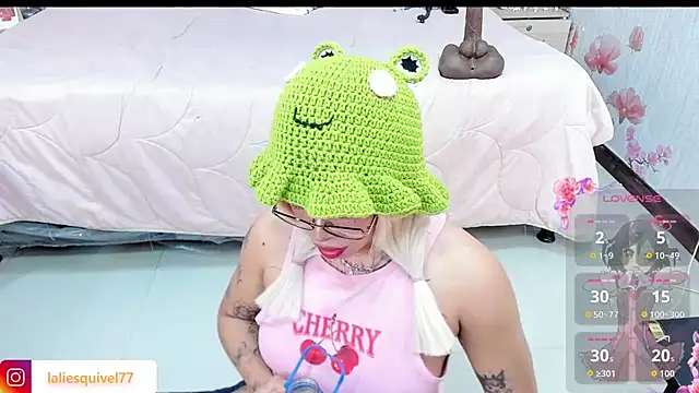 Snapshot of SafiroAgataaa chatting on 07-12-26, 05:19 SafiroAgataaa online show from 07-12-26, 05:19