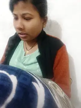 Snapshot of Vaani_Cutie chatting on 12-23-25, 03:50 Vaani Cutie online show from 12-23-25, 03:50